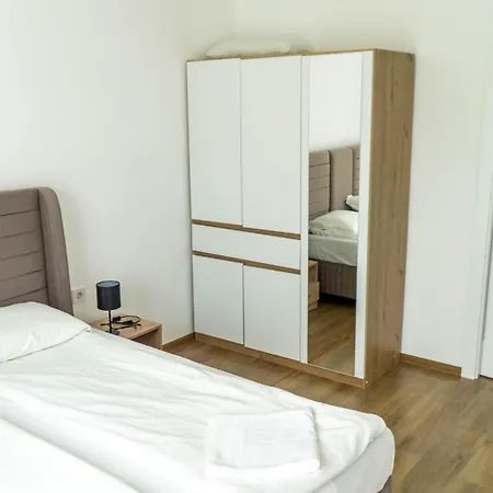 Spacious Family Near The Sea Apartment