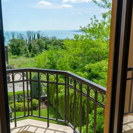 Spacious Family Near The Sea Apartment Varna